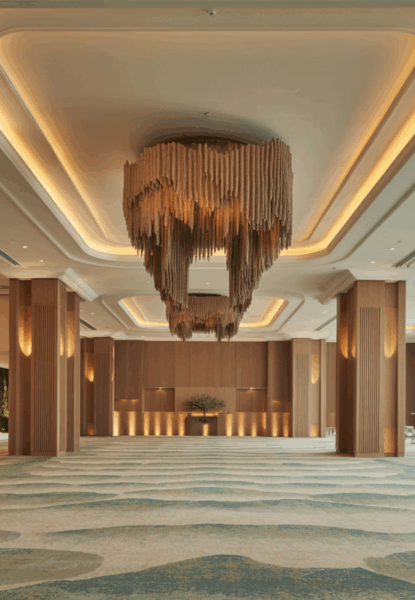 a-photograph-of-a-grand-ballroom-within-_dYFlf7KVTUuO7vRPWsjDzg_Hq56i-pFT1KCNfVt7UiEPA