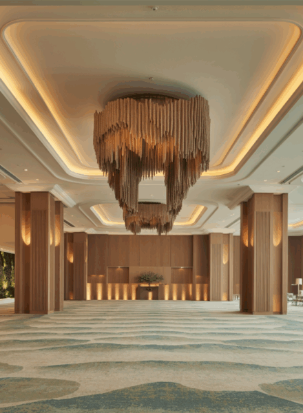 a-photograph-of-a-grand-ballroom-within-_dYFlf7KVTUuO7vRPWsjDzg_Hq56i-pFT1KCNfVt7UiEPA